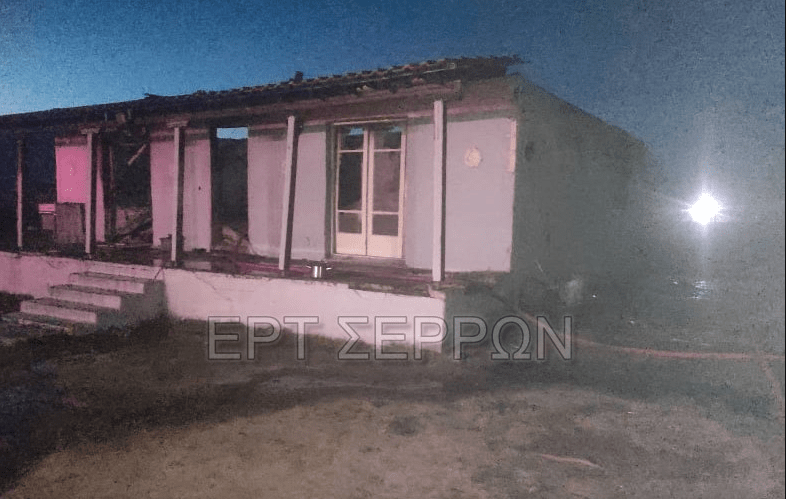 Πυρκαγιά σε σπίτι και  ξερά χόρτα στο Ποντισμένο Σερρών (Φωτό)