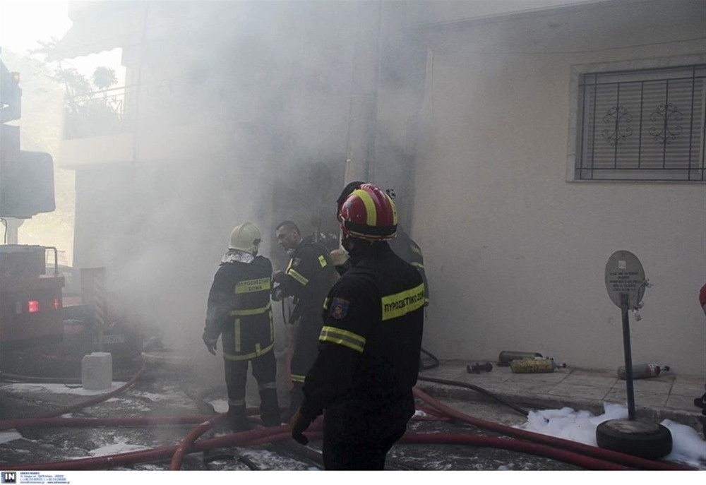 Πυρκαγιά σε μονοκατοικία στην Ριζούπολη Αττικής