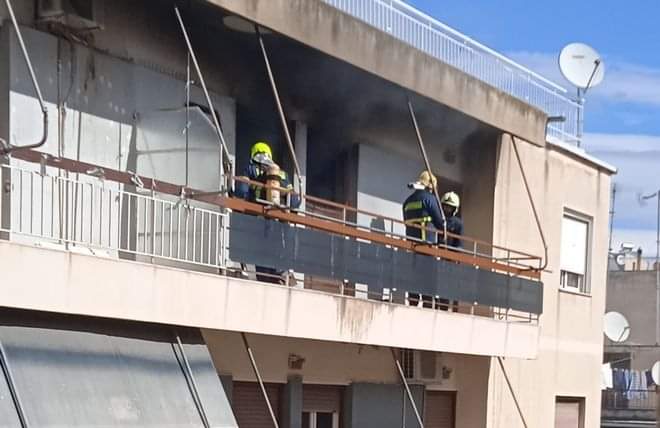 Πυρκαγιά σε εξέλιξη σε διαμέρισμα στην Αθήνα