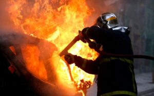 Φωτιά σε σταθμευμένο ΕΙΧ όχημα στο 40ο χλμ Π.Ε.Ο. Αθηνών – Κορίνθου