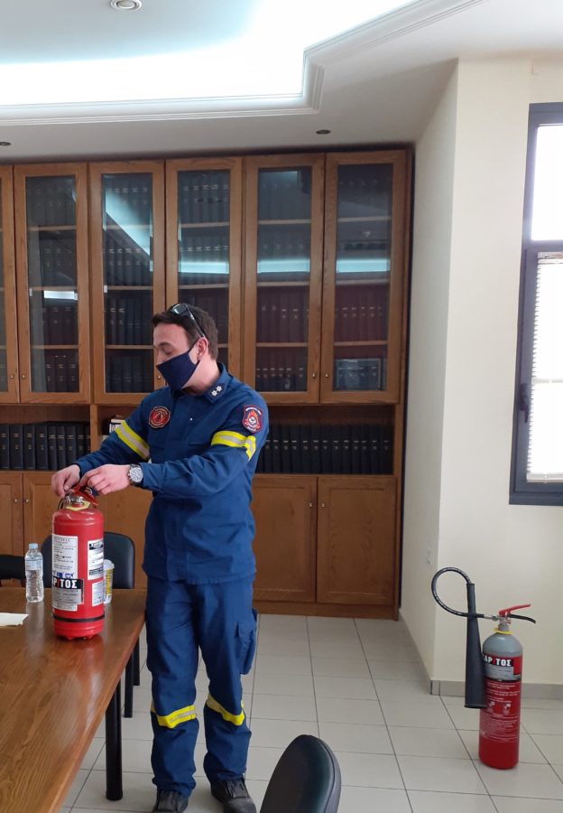 Εκπαιδευτική άσκηση στη Χημική Υπηρεσία Λάρισας από την Πυροσβεστική Υπηρεσία (φωτό)