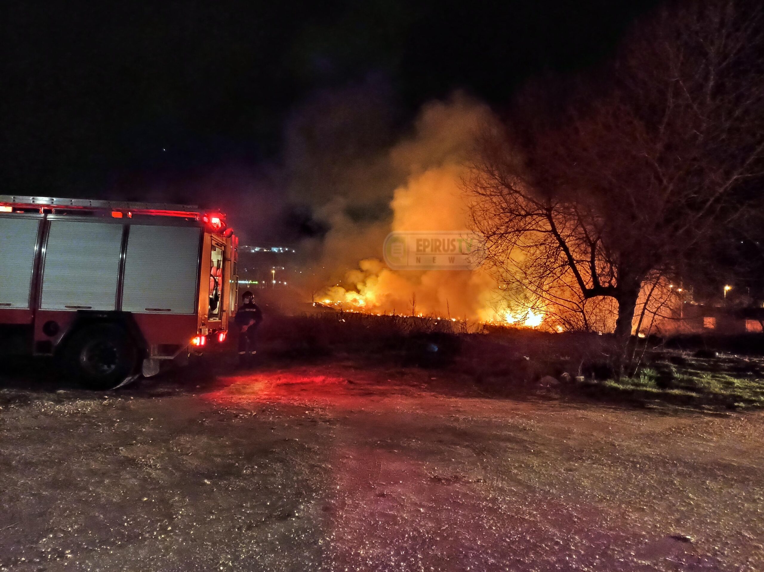 Ιωάννινα: Πυρκαγιά σε απόσταση αναπνοής από τα σπίτια