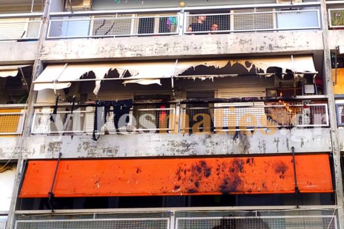Φωτιά σε βεράντα διαμερίσματος στο Περιστέρι