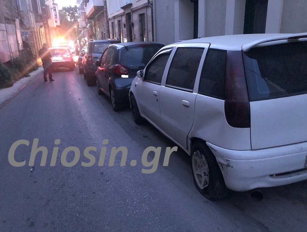 Χίος: “Τρελή” πορεία – Τράκαρε 7 παρκαρισμένα ΙΧ