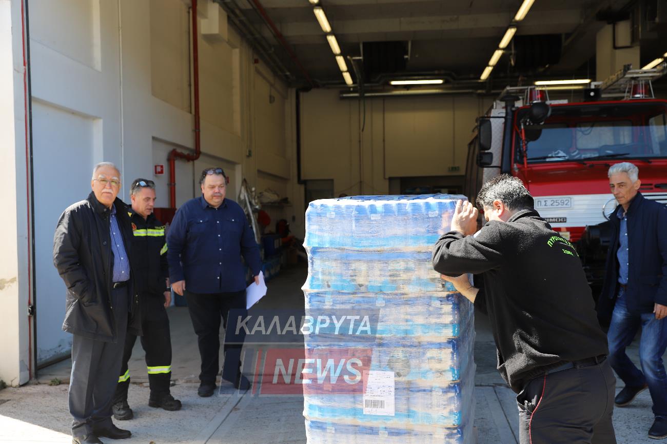 Στα Καλάβρυτα ο Σκλαβενίτης για να εφοδιάσει Πυροσβεστική και Κοινωνικό Παντοπωλείο (Φωτό)