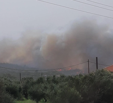 Συνεχίζει ανεξέλεγκτη η μεγάλη πυρκαγιά στην Ρόδο