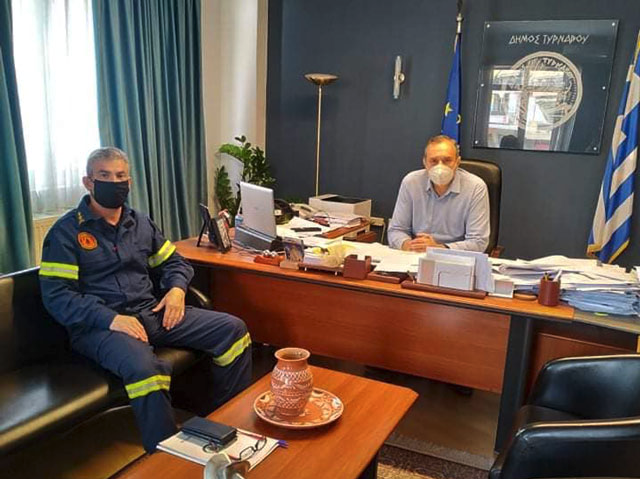 Το Δήμαρχο Τυρνάβου επισκέφτηκε ο νέος Διοικητής της Πυροσβεστικής Υπηρεσίας Λάρισας κ. Ν. Μητσογιάννης