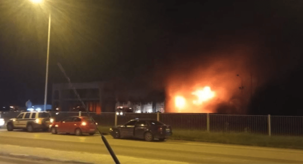 Πυρκαγιά σε συνεργείο αυτοκινήτων στα Γιαννιτσά (Φωτό)