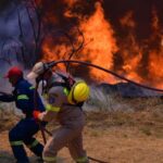 Μεγάλη πυρκαγιά στο Κρυονέρι Κορινθίας - Ισχυρές δυνάμεις της Πυροσβεστικής στο σημείο