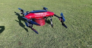 Μάικ Σπυριδάκος: Ο εφοπλιστής από το Κερατσίνι που εξοπλίζει με drones την Πυροσβεστική (Φωτό)