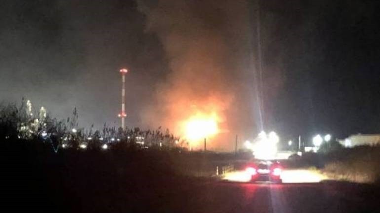Υπό έλεγχο τέθηκε η πυρκαγιά σε δεξαμενή υγρών καυσίμων στην Καβάλα