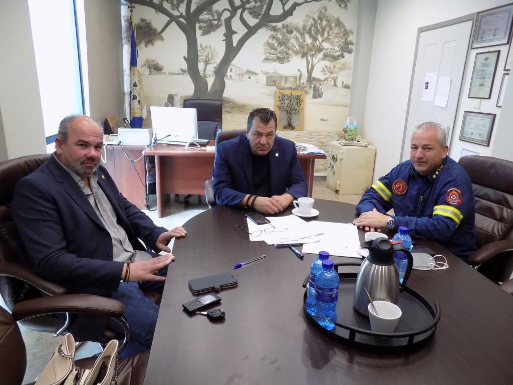 Ο Δήμαρχος Φυλής Παππούς συνάντηθηκε με Οικονομάκη και με το νέο Αττικάρχη του Πυροσβεστικού Σώματος