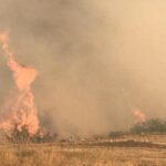 Πυρκαγιά εν υπαίθρω σε εξέλιξη στην Γλυφάδα Αττικής