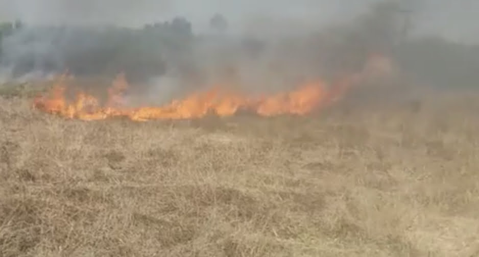 Πυρκαγιά σε οικόπεδο χώρο σε εξέλιξη στο Κορωπί Αττικής