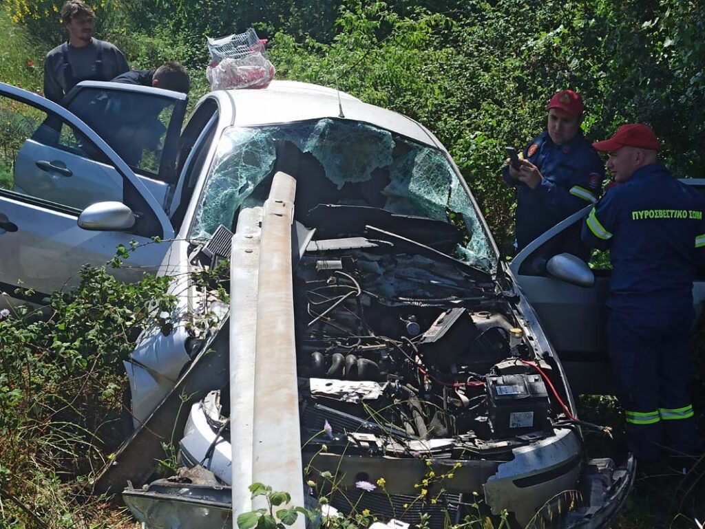 Αμφιλοχία: Οι μπάρες εμβόλισαν Ι.Χ όχημα σε σοκαριστικό τροχαίο στην Αμφιλοχία (Βίντεο)