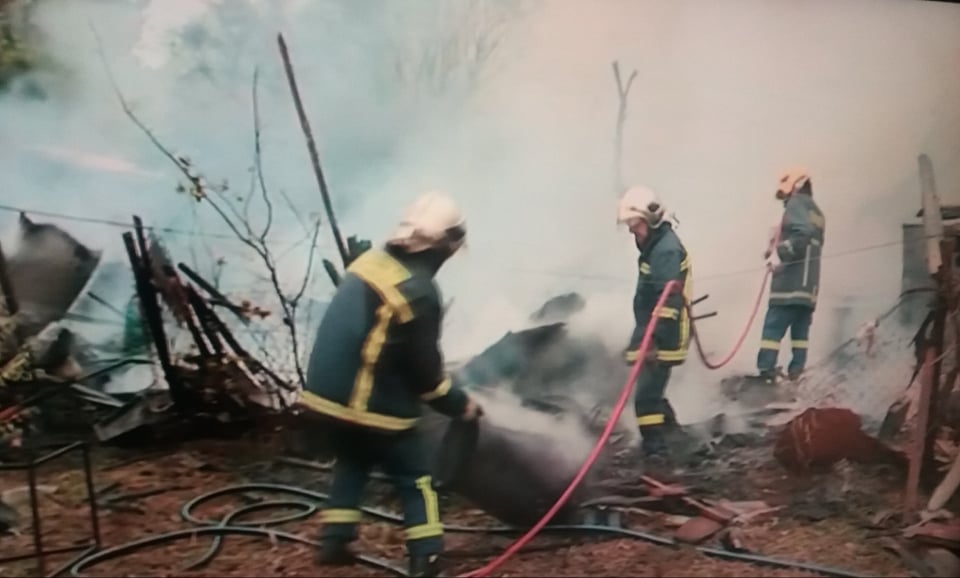 Πυρκαγιά σε εγκαταλλελειμένη μονοκατοικία στην Καλαμαριά (Φωτό)