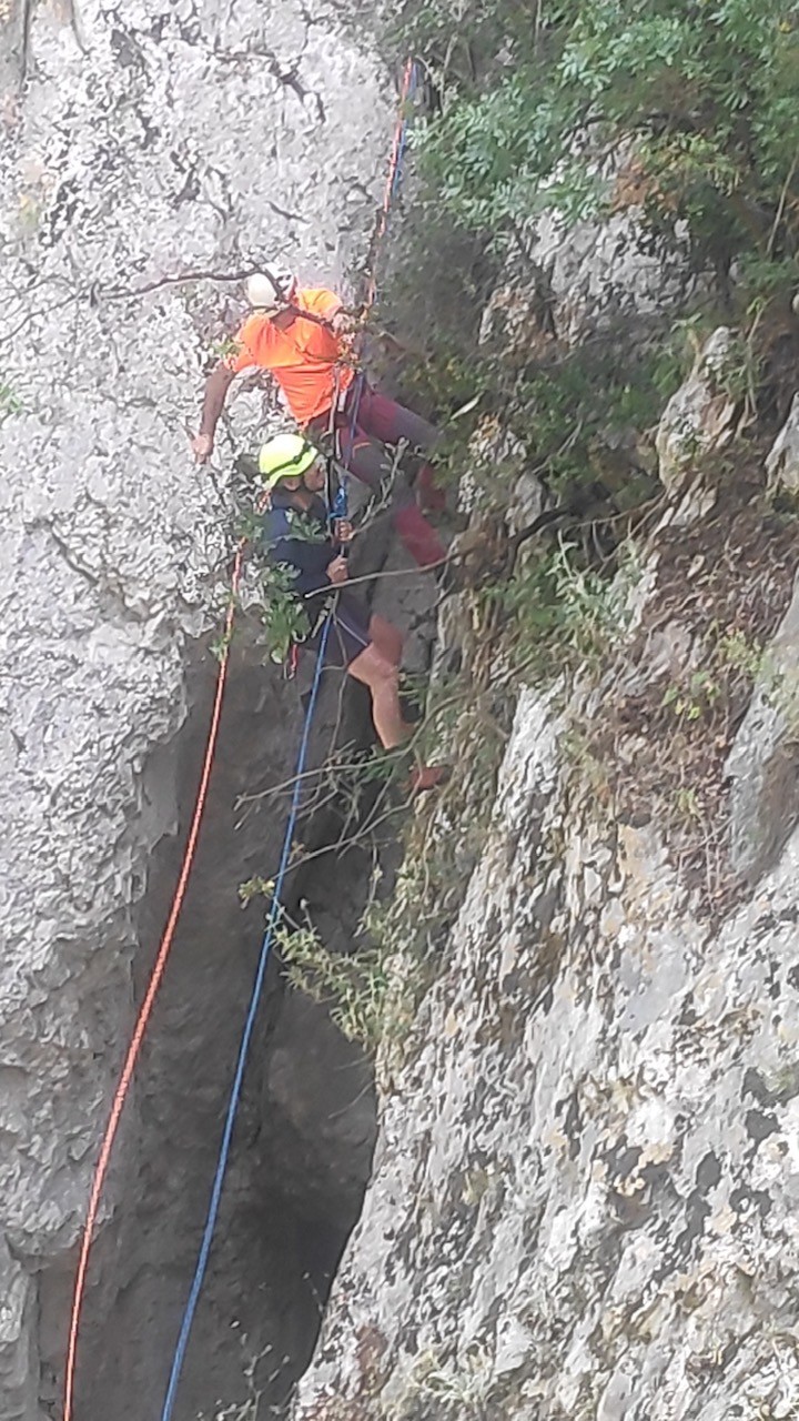 Εκπαίδευση της 7ης ΕΜΑΚ σε ορμητικά νερά και απότομες πλαγιές της Ευρυτανίας.(φωτό-βίντεο)