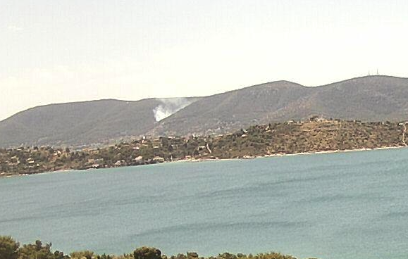 Μεγάλη πυρκαγιά σε δασική έκταση στην περιοχή Αιάντειο Σαλαμίνας - Και εναέρια μέσα στην μάχη