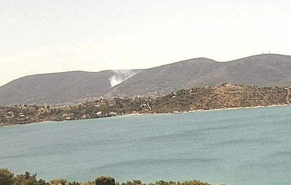 Μεγάλη πυρκαγιά σε δασική έκταση στην περιοχή Αιάντειο Σαλαμίνας - Και εναέρια μέσα στην μάχη Μεγάλη πυρκαγιά σε δασική έκταση στην περιοχή Αιάντειο Σαλαμίνας - Και εναέρια μέσα στην μάχη
