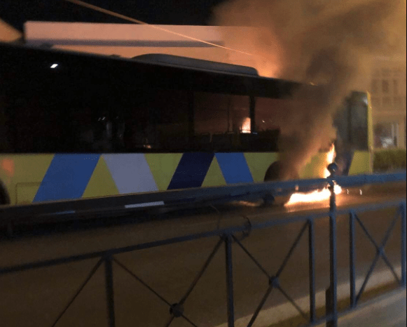 Πυρκαγιά σε λεωφορείο στην Λεωφόρος Μαραθώνος στο Πικέρμι