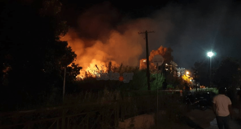 Πυρκαγιά εν υπαίθρω σε εξέλιξη στην περιοχής της Παναχαϊκής στην Αχαΐα (Φωτό)