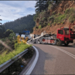 Ευρυτανία: Αυτοκίνητο με τρεις επιβάτες έπεσε σε γκρεμό - Ένας νεκρός (Φωτό)
