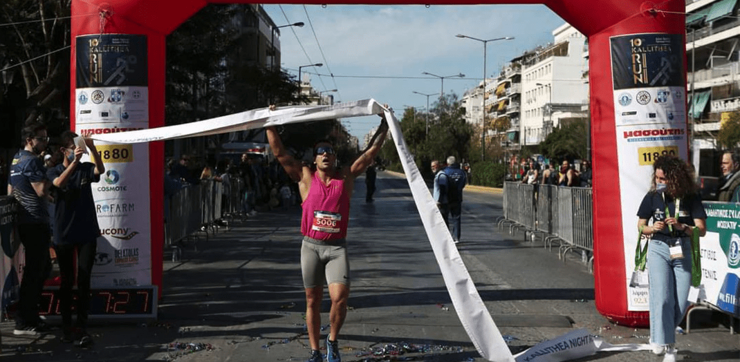 Εντυπωσιάζει ο Πυροσβέστης Γιάννης Καμαρινός στο Τρίαθλο