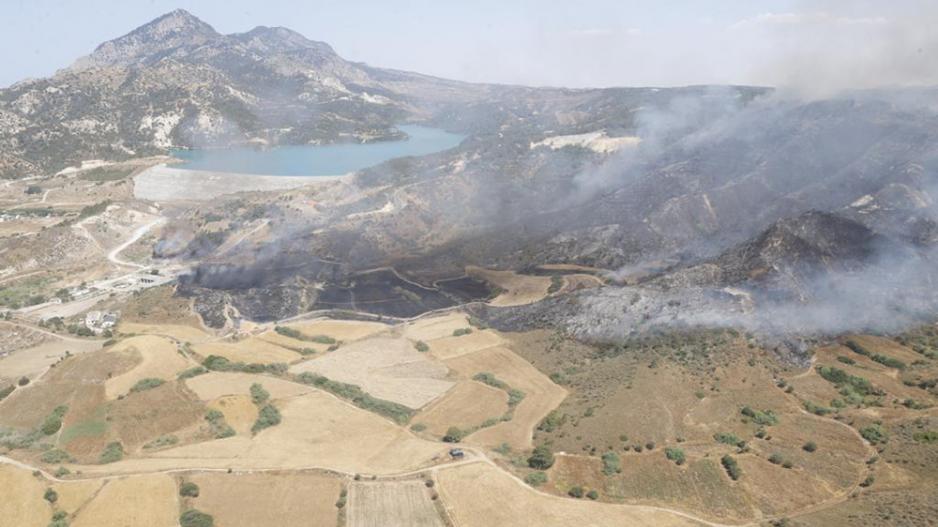 Μεγάλη πυρκαγιά στην περιοχή Πανάγρων – Κορμακίτη στα Κατεχόμενα