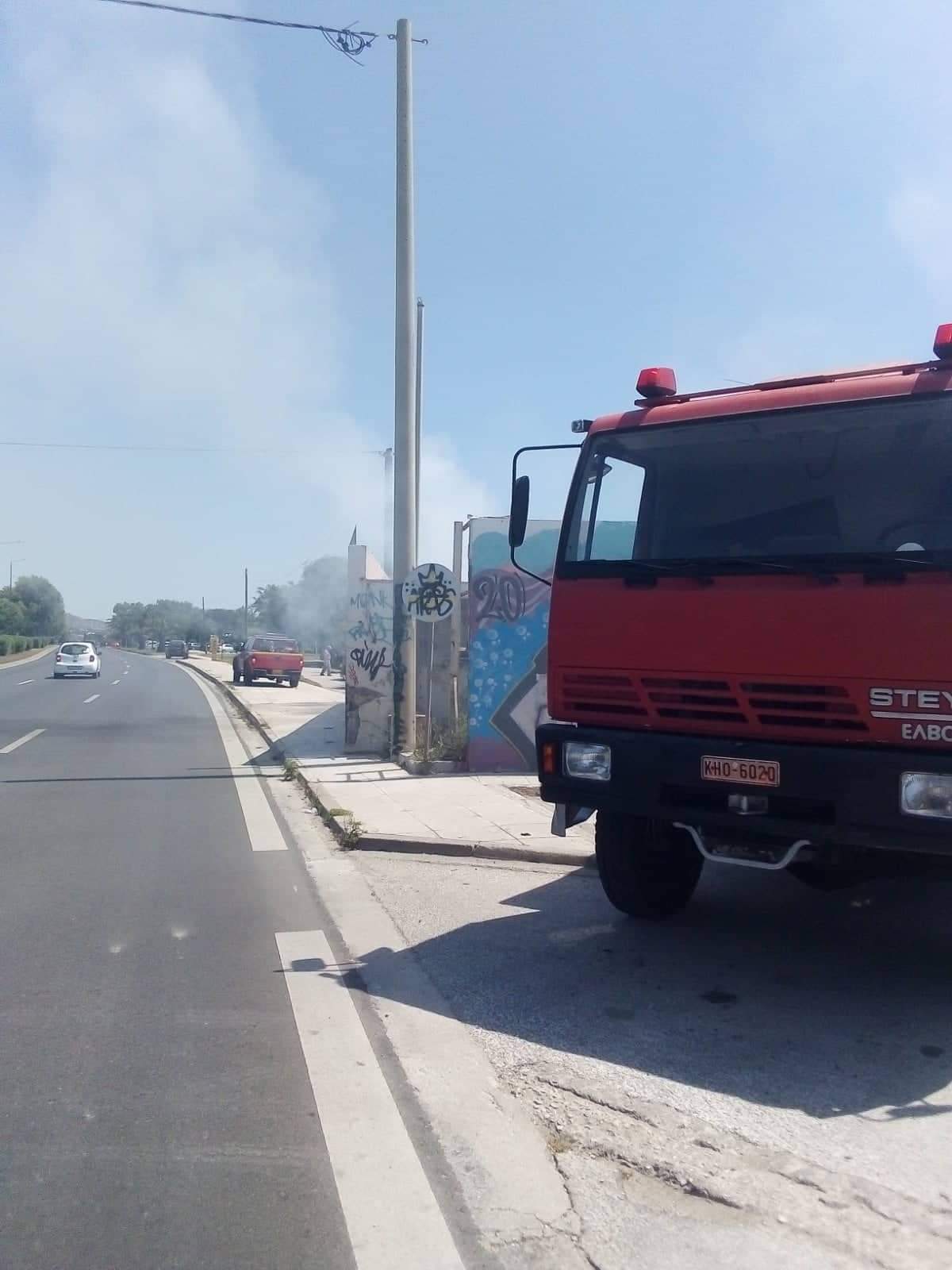 Πυρκαγιά στο πρώην εστιατόριο Σμαράγδι στήν βούλα Αττικής.(φωτό)