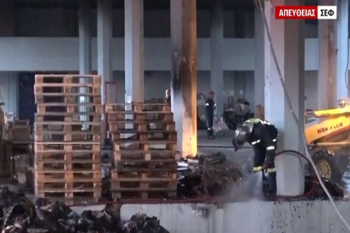 Πυρκαγιά στο ΣΕΦ: Κάηκαν παλέτες με ανθρωπιστική βοήθεια για την Ουκρανία – Αποπνικτική ατμόσφαιρα
