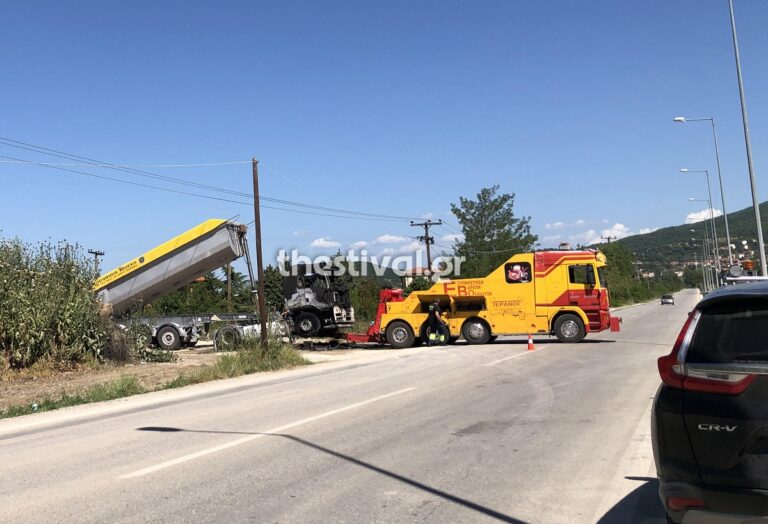 Πυρκαγιά σε φορτηγό ακούμπησε στα καλώδια χωρίς ρεύμα περιοχές της Θεσσαλονίκης.(φωτό)