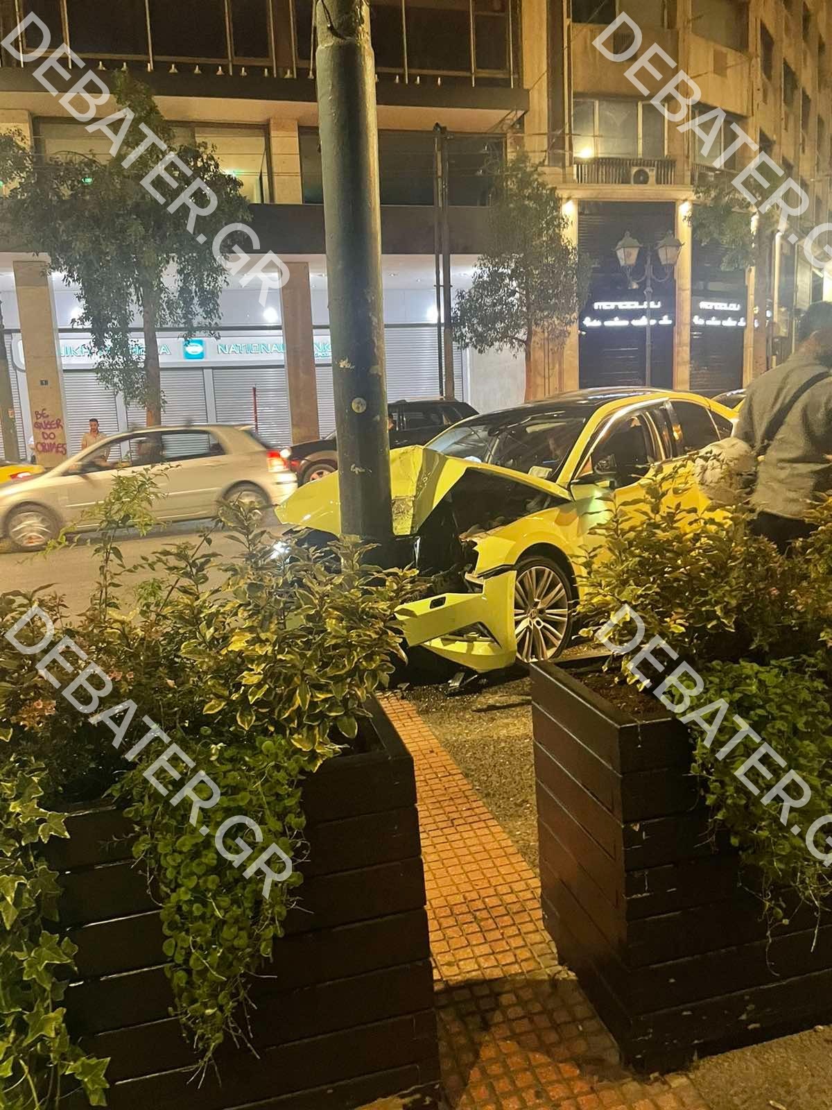 Τροχαίο ατύχημα με εγκλωβισμένο άτομο στην Αθήνα