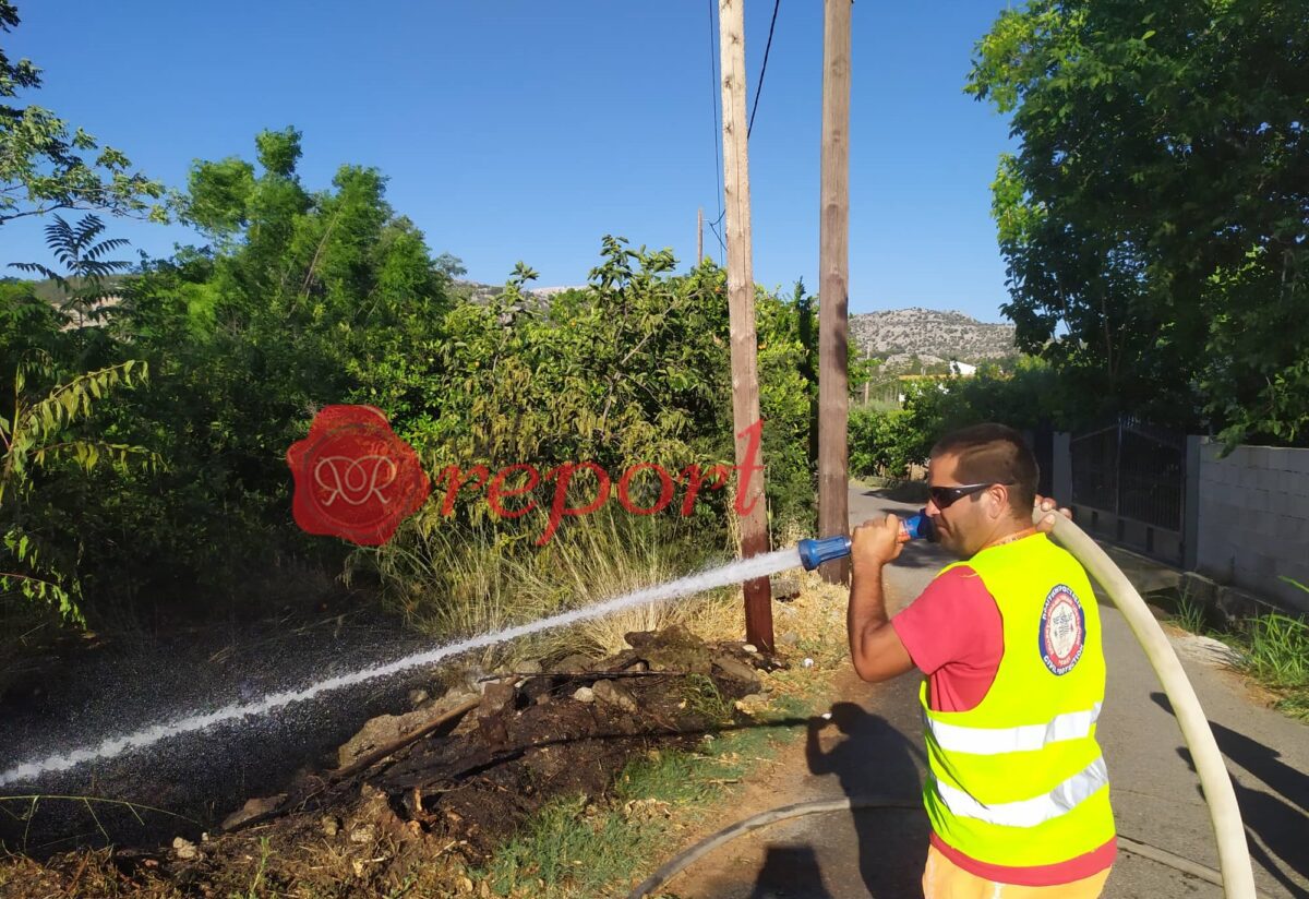 Πυρκαγιά σε ξερά χόρτα στην Μαλώνα Ρόδου (Φωτό)