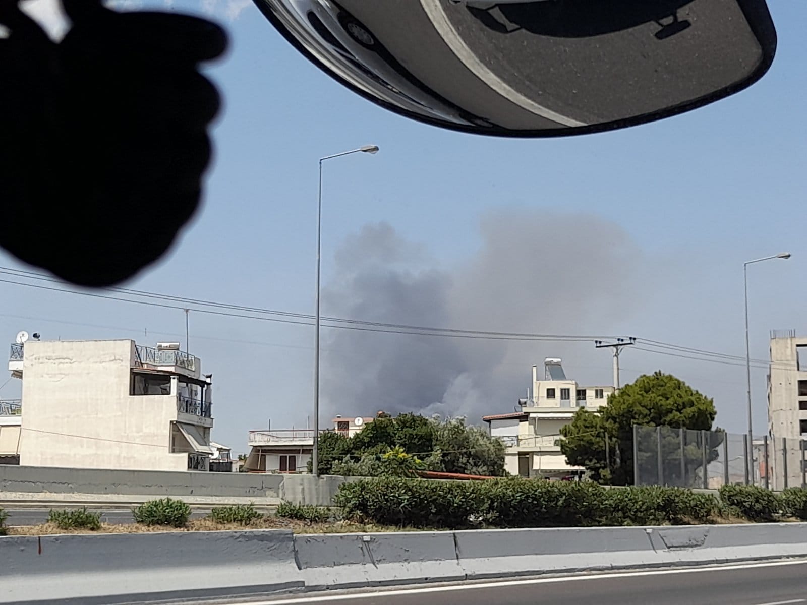 Μεγάλη πυρκαγιά σε εργοστάσιο επί της οδού Σχινών στο Μενίδι (Βίντεο & Φωτό)
