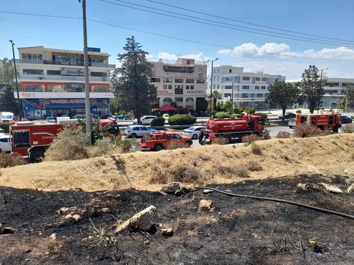 Προβληματισμός για τις απανωτές πυρκαγιές σε Βούλα και Γλυφάδα - Έρευνα για τις συνθήκες που ξέσπασαν