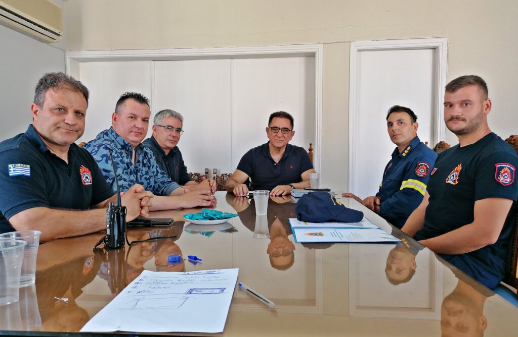 Συνάντηση εργασίας Δημάρχου Ζαχάρως με στελέχη του Πυροσβεστικού Σώματος