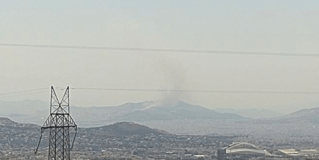 Σε εξέλιξη μεγάλη πυρκαγιά στο Σχιστό Κορυδαλλού (Φωτό)