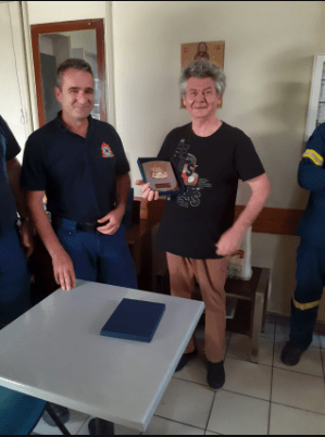 Πυροσβεστική Υπηρεσία Κορίνθου: Τίμησαν τον πυροσβέστη Θωμά Τζίμα για την προσφορά του