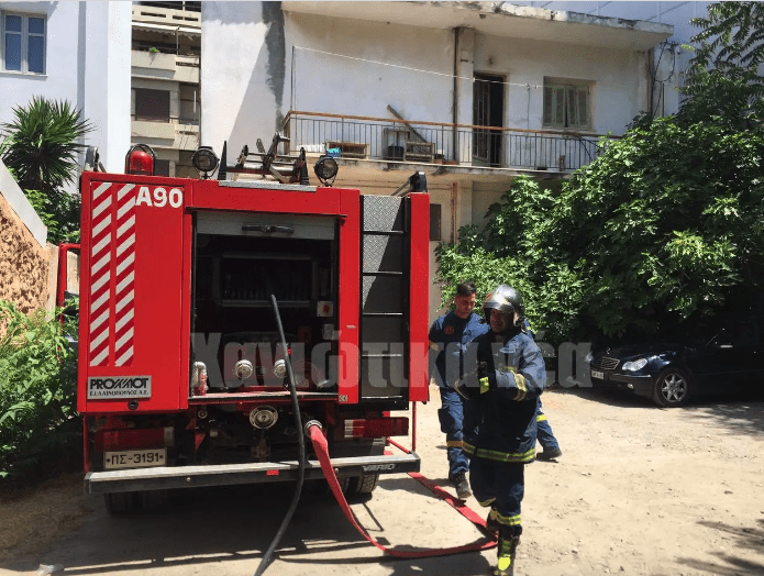 Πυρκαγιά σε εγκαταλελειμμένο κτήριο στα Χανιά (Φωτό)