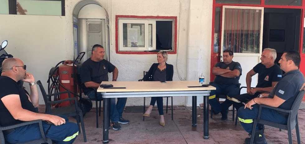 Επίσκεψη της Σοφίας Νικολάου στην Πυροσβεστική Υπηρεσία Ιστιαίας