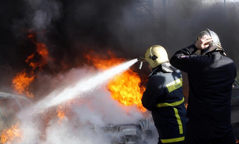 Πυρκαγιά σε ΙΧΕ όχημα στην Γλυφάδα Αττικής