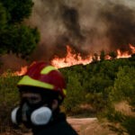 Σε εξέλιξη βρίσκεται η μεγάλη πυρκαγιά στην Κέα (Φώτο & Βίντεο)