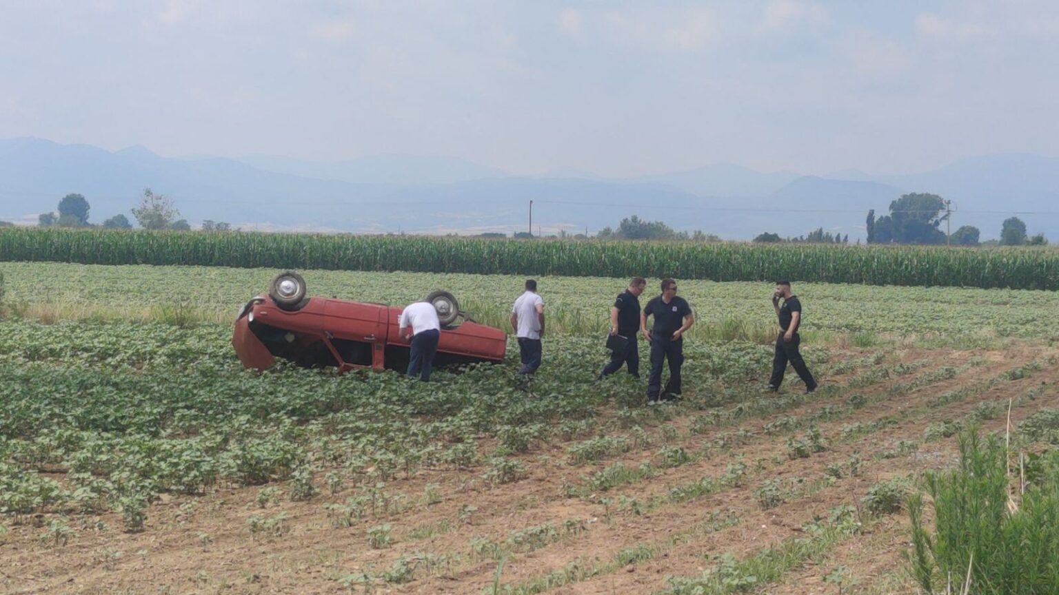 Τροχαίο ατύχημα με όχημα το οποίο προσγειώθηκε ανάποδα μέσα στα χωράφια στην Αμμουδιά Σερρών