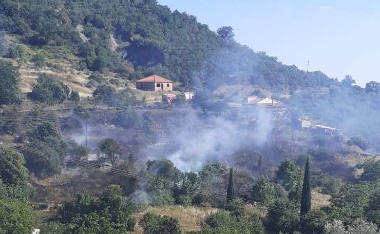 Πυρκαγιά σε χορτολιβαδική έκταση στα Παρακαμπύλια Αγρινίου