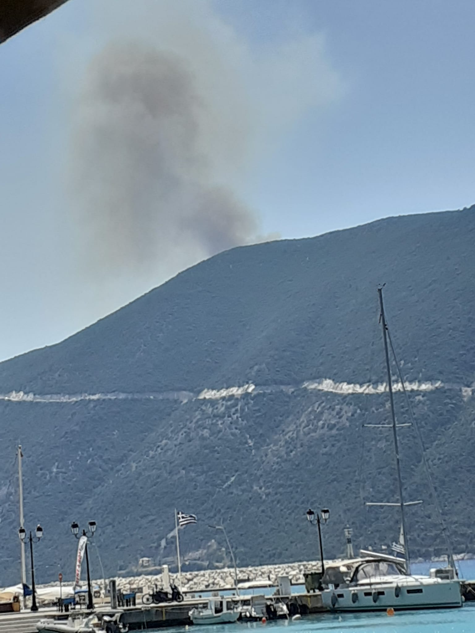 Πυρκαγιά σε δασική έκταση στην περιοχή Πόρτο Κατσίκι Λευκάδας