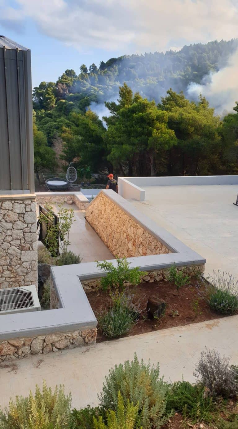 Πυρκαγιά σε δασική έκταση στην περιοχή Αθάνι Λευκάδας - Συναγερμός στην Πυροσβεστική