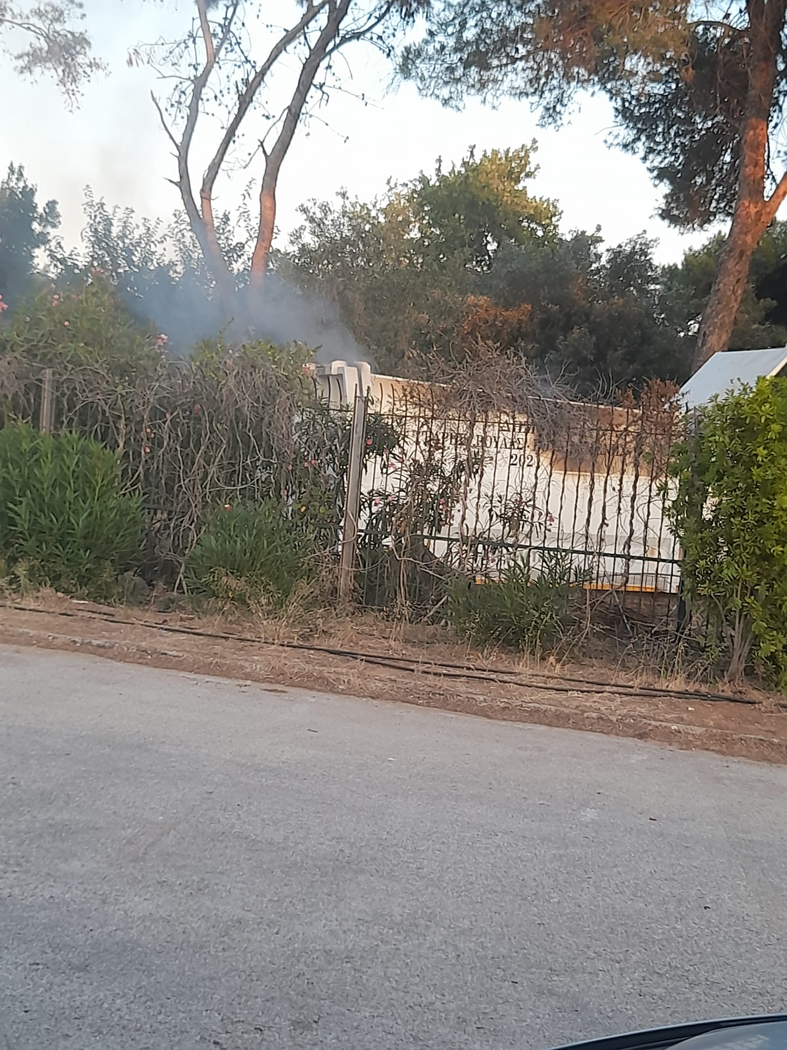 Πυρκαγιά σε πρέσα στην Βάρκιζα Αττικής (Φωτό)