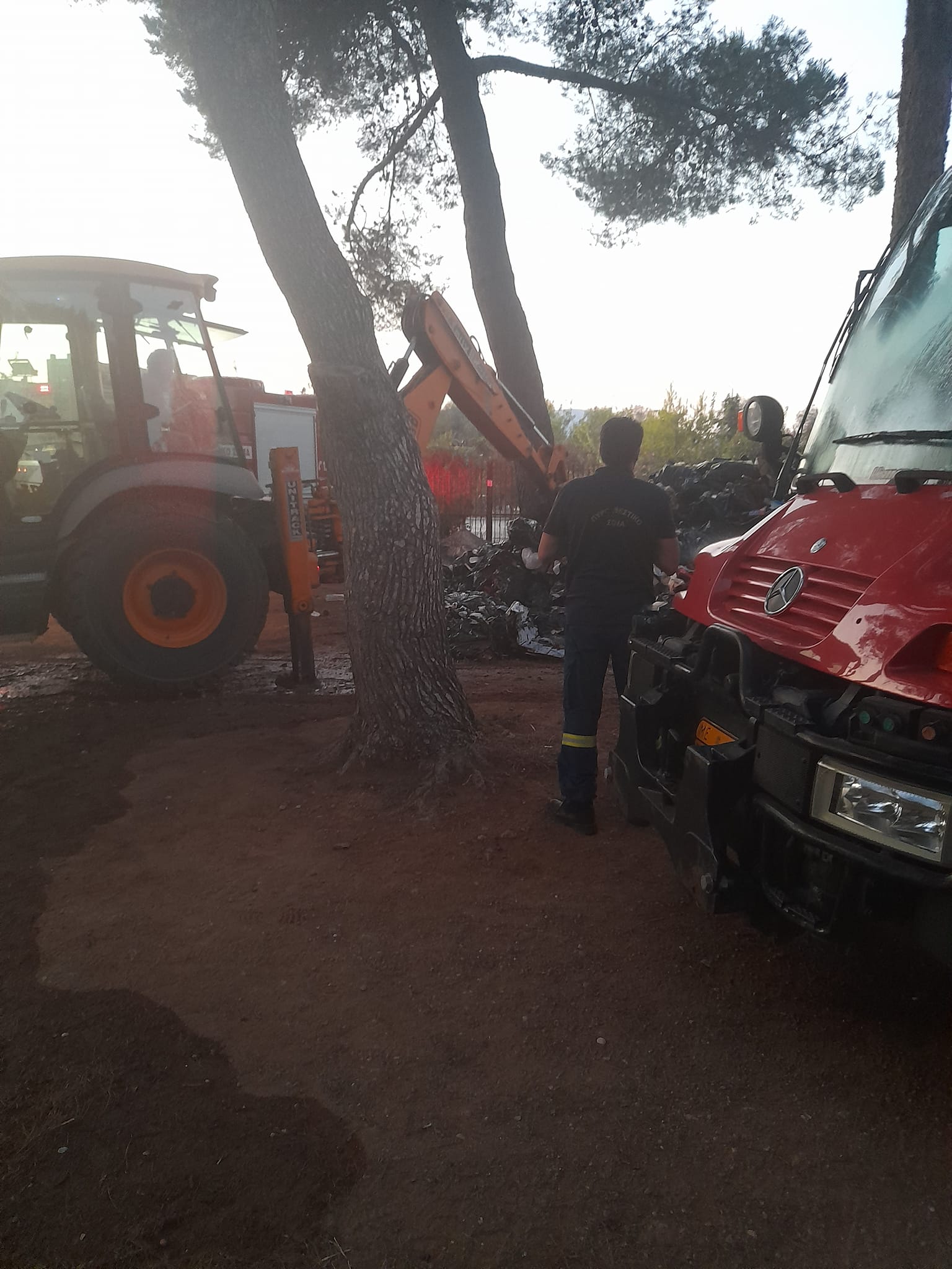 Πυρκαγιά σε πρέσα στην Βάρκιζα Αττικής (Φωτό)