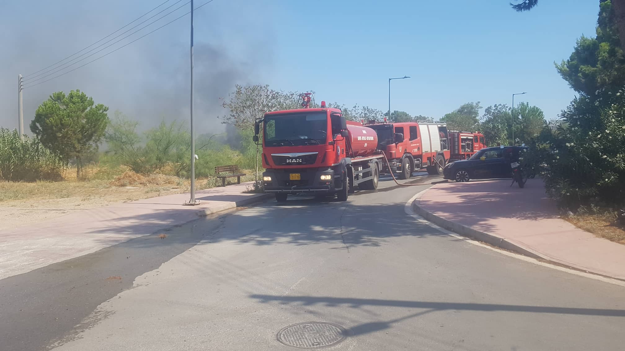 Πυρκαγιά εν υπαίθρω στο Ελληνικό Αττικής - Επί τόπου η Πυροσβεστική (Φωτό)