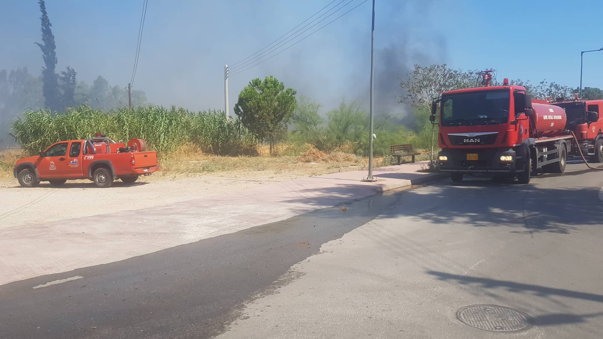 Πυρκαγιά εν υπαίθρω στο Ελληνικό Αττικής - Επί τόπου η Πυροσβεστική (Φωτό)